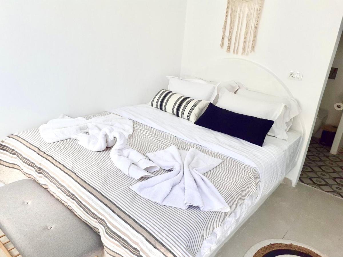 Oldtown Suites Fira Exterior foto